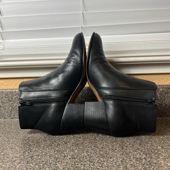 Clarks Classic Ankle Bootie Womens Sz 9M Black Leather Comfort Casual Block Heel - Picture 6 of 11
